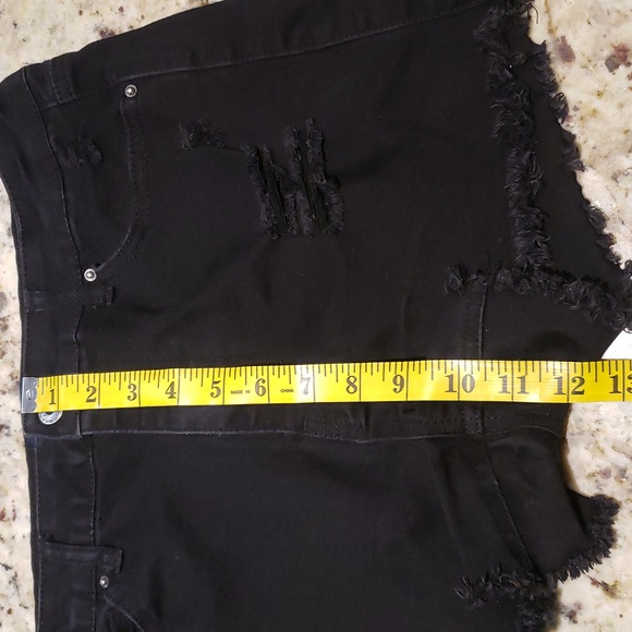 ๐งโ๐10/10๐งโ๐Wax jean shorts in black - Picture 8 of 8